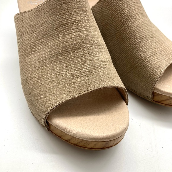 Dansko Maci Taupe Textured Beige Leather Sandals - Picture 3 of 16